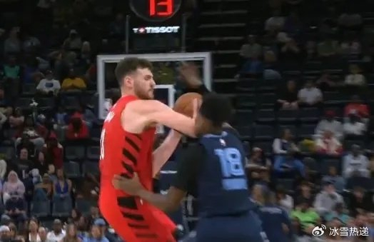 星空体育app下载-杨瀚森队友被驱逐！克林根肘击普罗斯珀 被吹罚二级恶犯离场|开拓者|持球|德里克-罗斯|波特兰开拓者队|杨翰森_新浪体育_新浪新闻