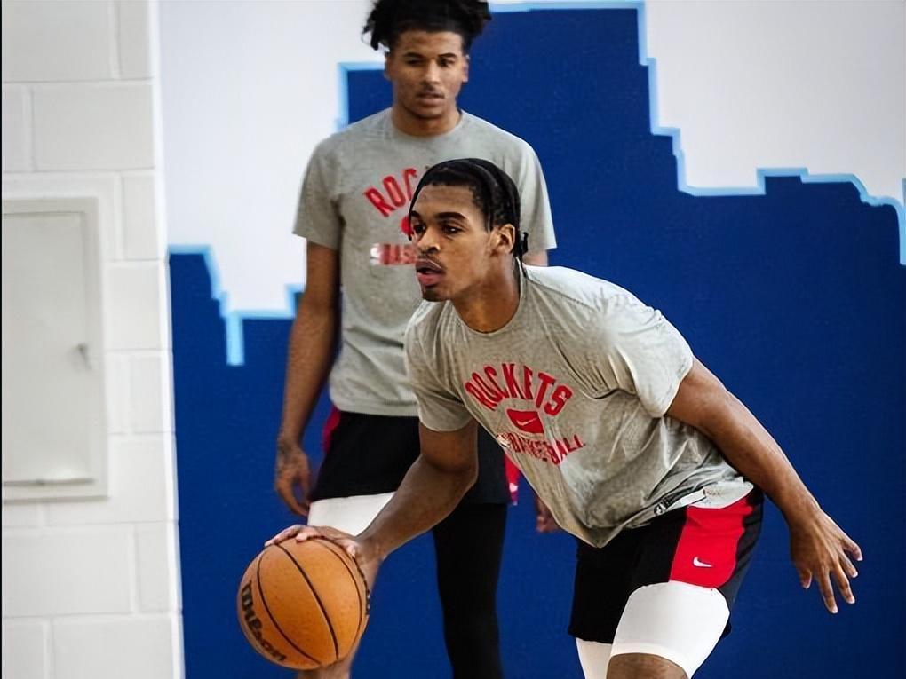 星空体育app-火箭旧将爆发，2场得分超40，斯通底薪可签他